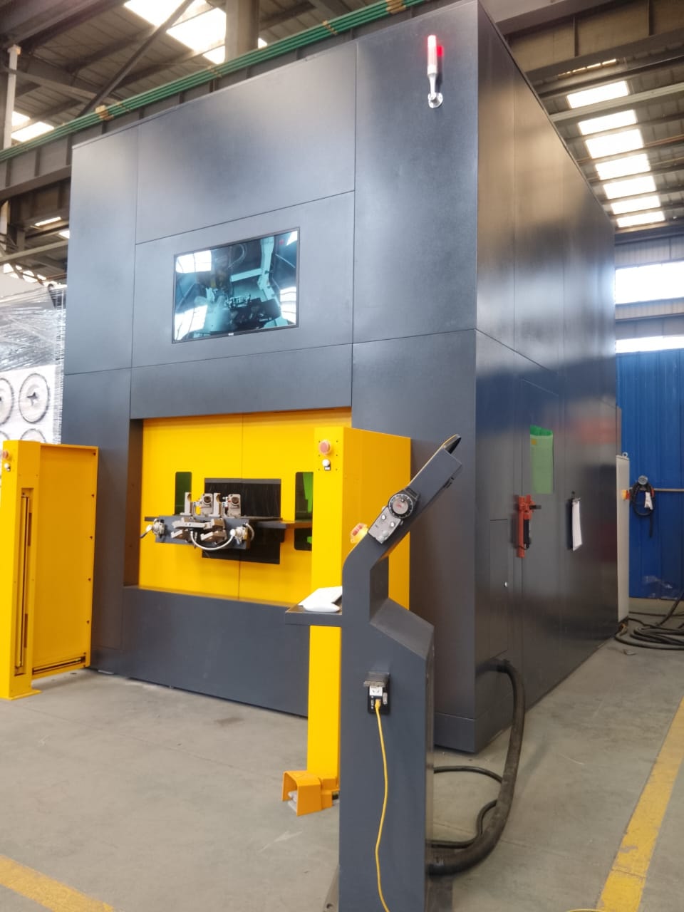Corte 3D de 5 ejes en pieza estructural